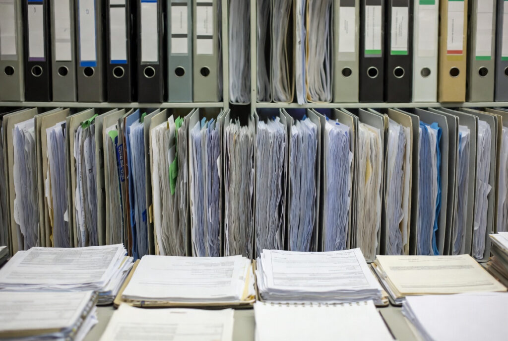 Rejestr dokumentów – uporządkowana archiwizacja dokumentacji systemowej w segregatorach